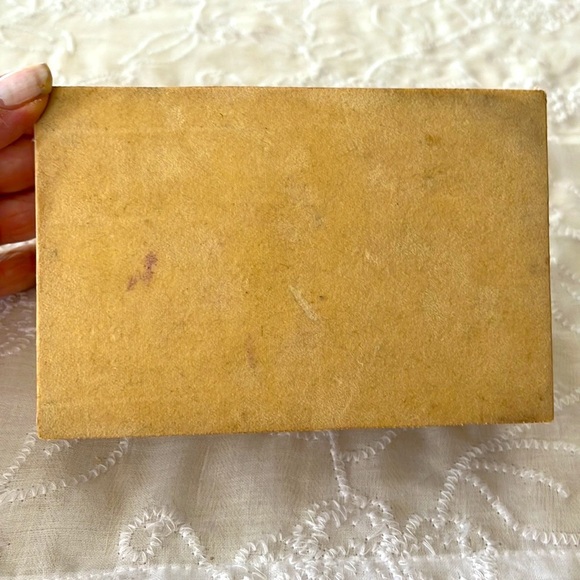 Vintage white Mother of Pearl trinket jewelry box casket shape - Picture 7 of 7